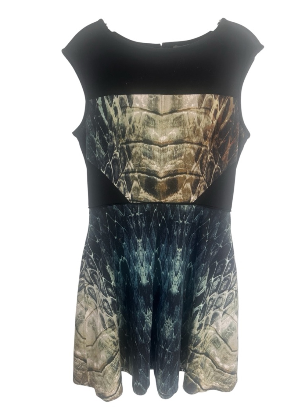 Vince Camuto Fit Flare Swing Size 4 Front Pockets Art Decor Reptile Dress Goth